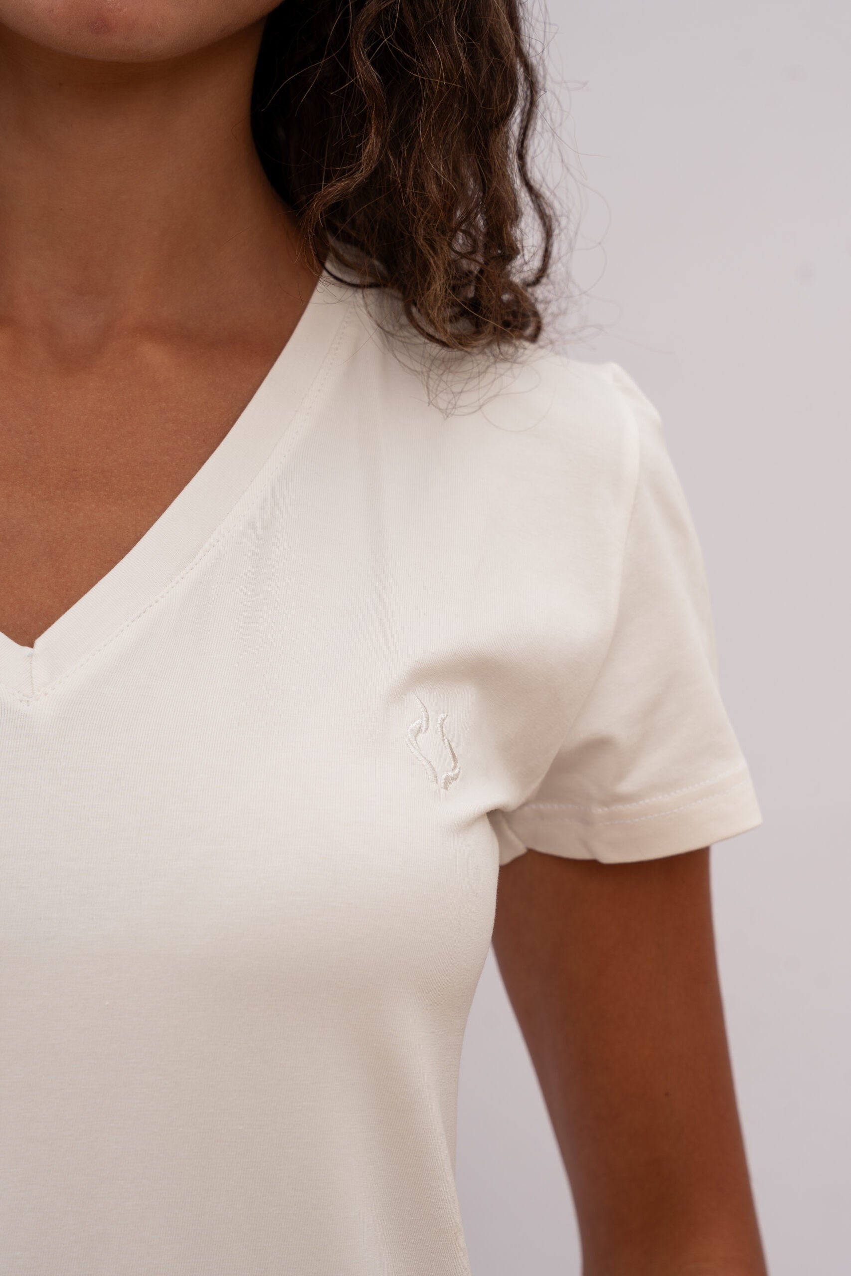 Plain V-Cut White